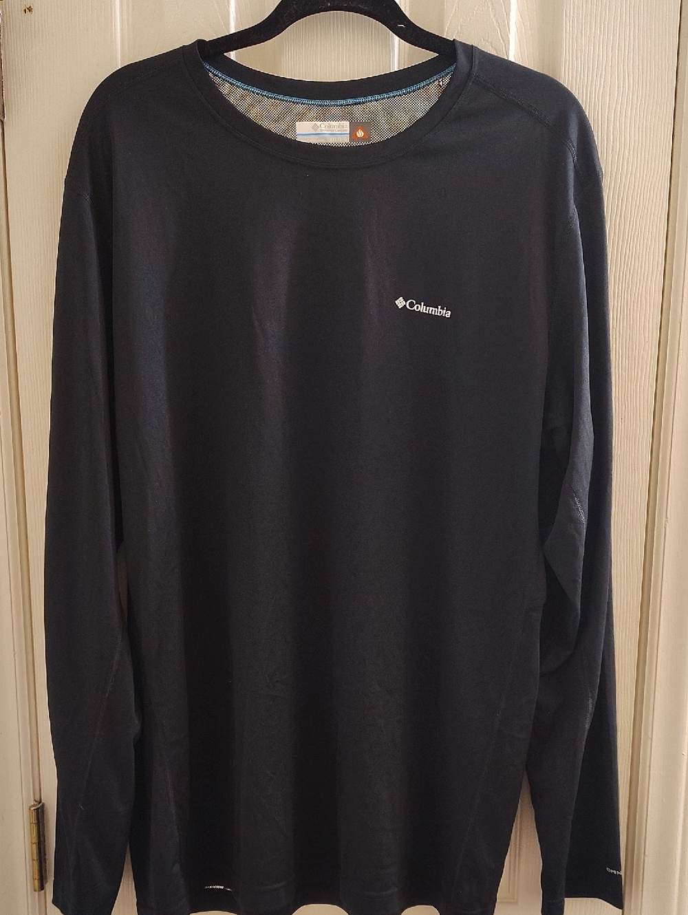Columbia Black Long-Sleeve Crew Shirt